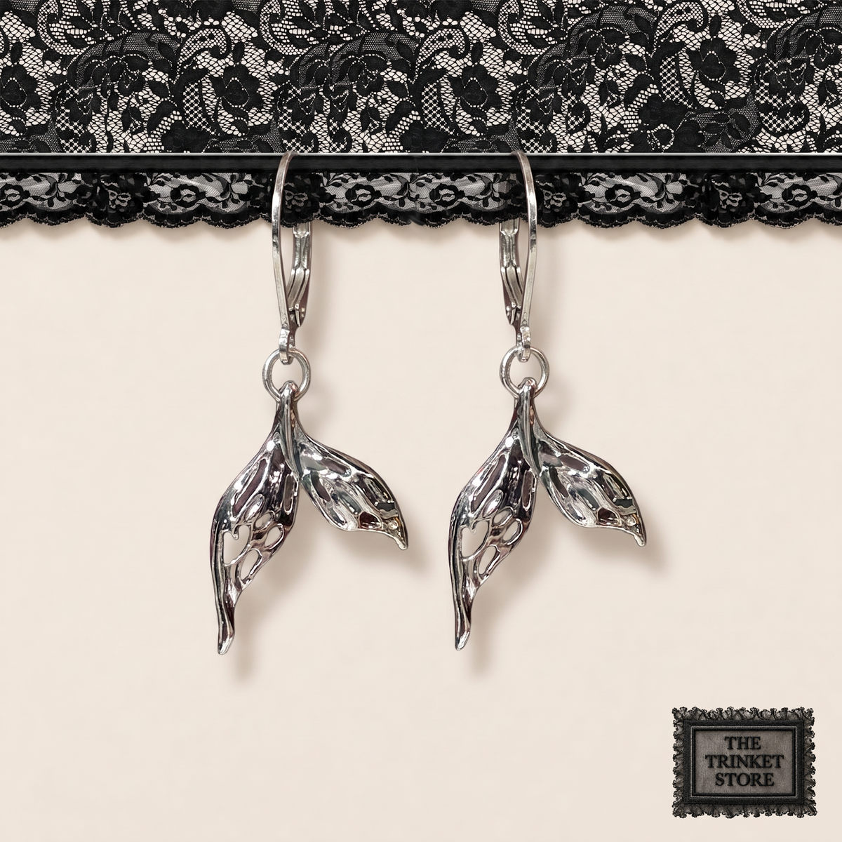 METAL FINS earrings