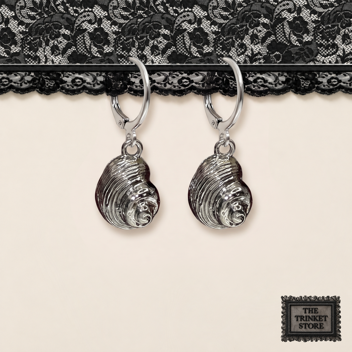 METAL SEA SHELLS earrings